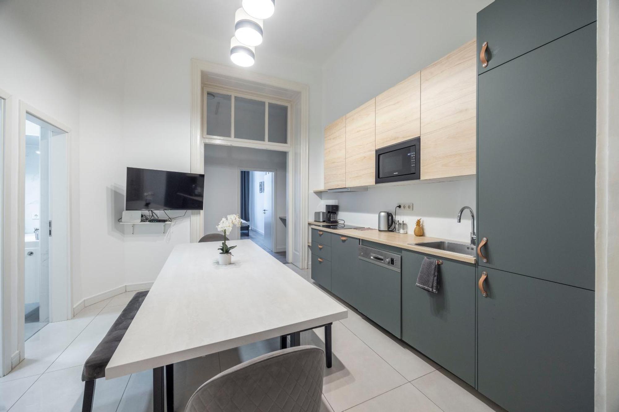 Spacious Cozy Home With 4Bedroom In The Heart Of Bp 부다페스트 외부 사진