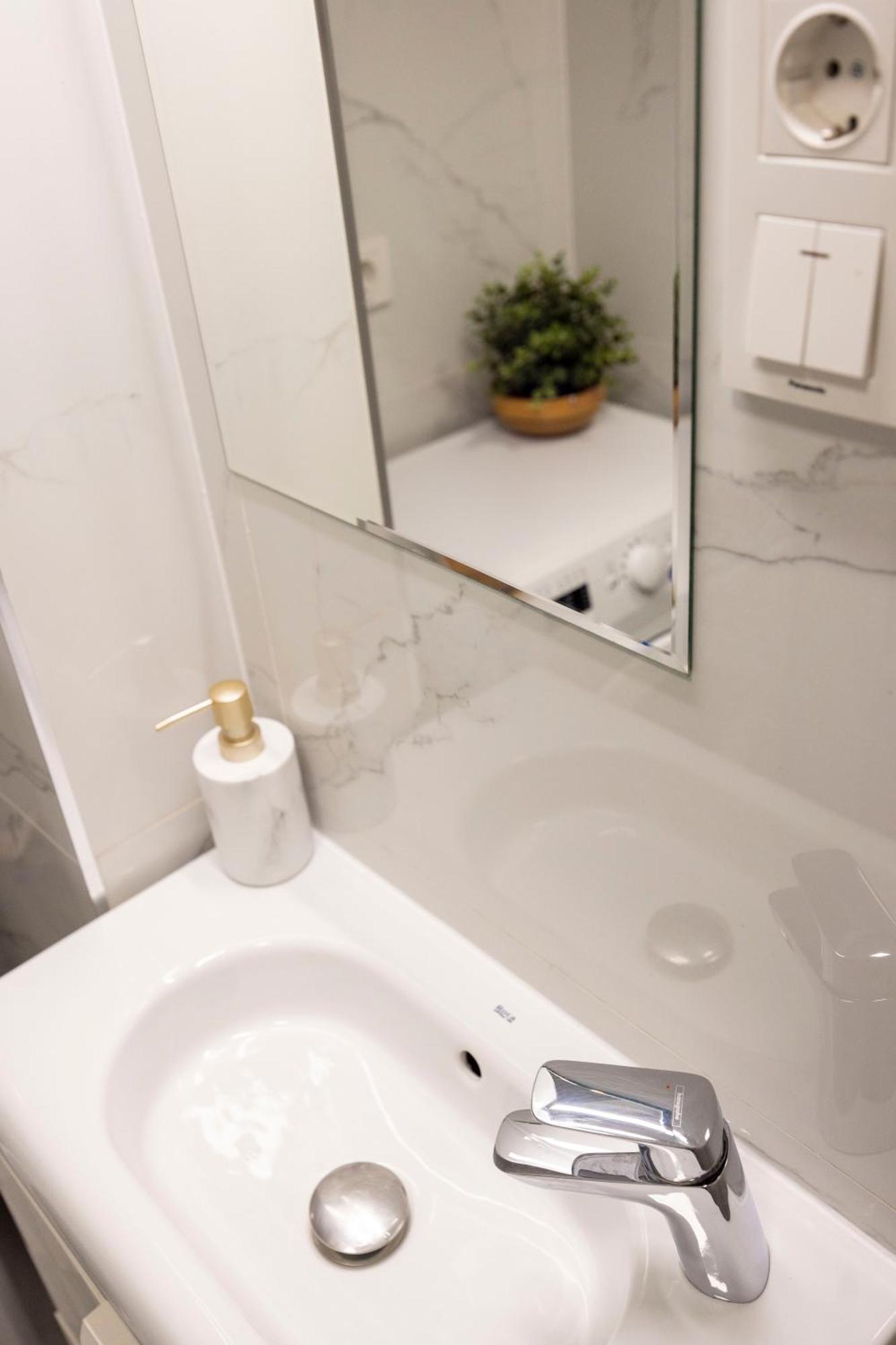 Spacious Cozy Home With 4Bedroom In The Heart Of Bp 부다페스트 외부 사진