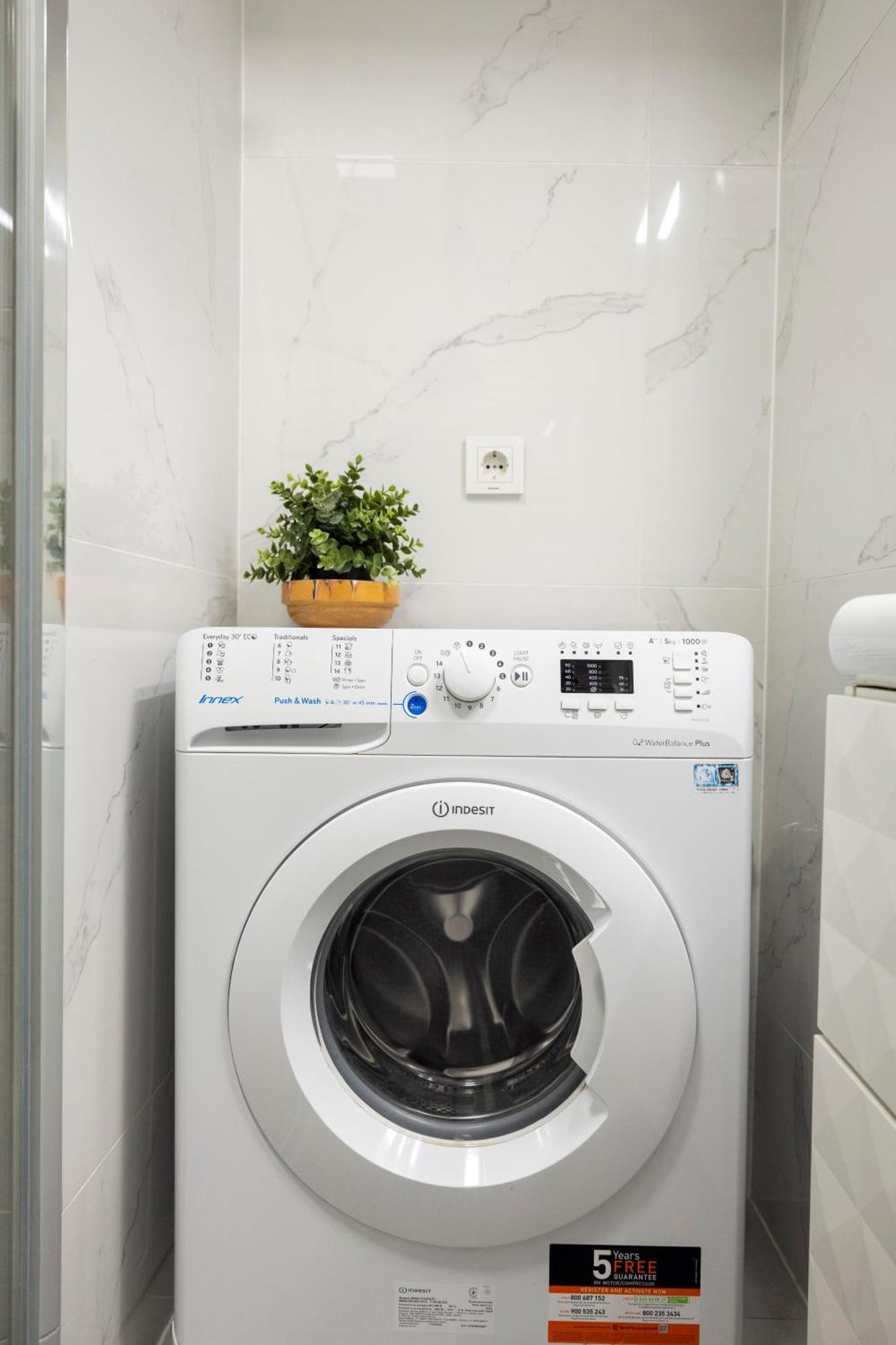 Spacious Cozy Home With 4Bedroom In The Heart Of Bp 부다페스트 외부 사진